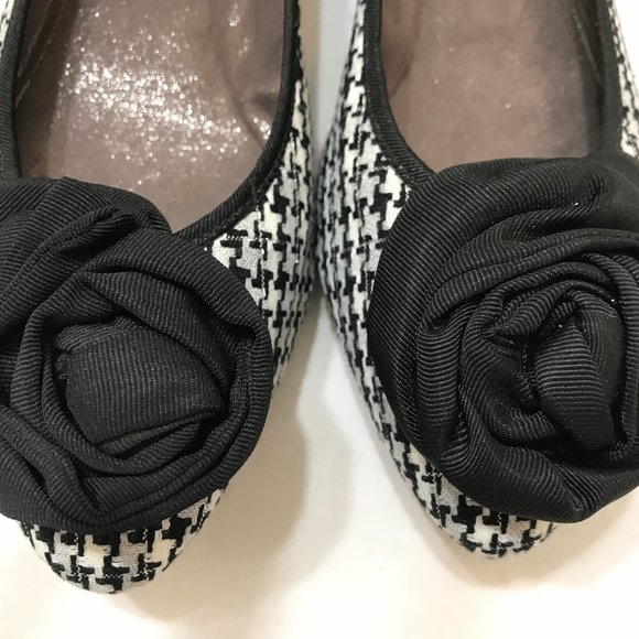 Rose adorned Almond Toe Flat - Picture 3 of 7